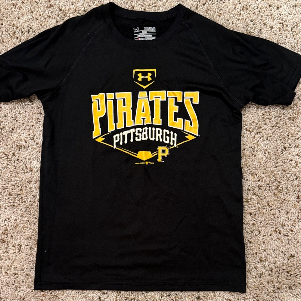 Boys Under Armour Heat Gear Pirates tee